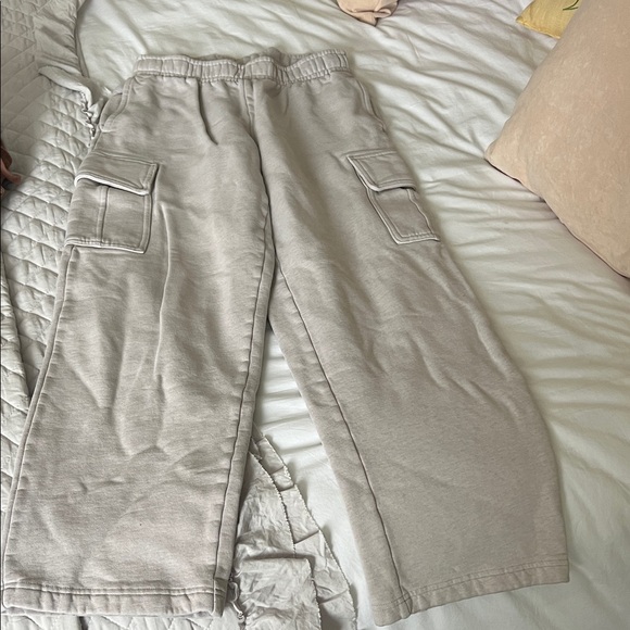 TNA Pants - TNA Wide-Leg Cargo Sweatpants in Light Taupe